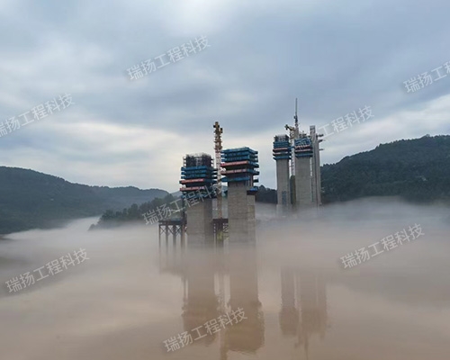 液壓自爬模